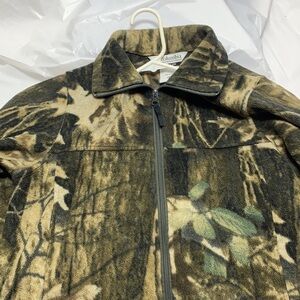 Boys Camouflage Columbia Zip up Fleece w/ zippered pockets Size 14/16